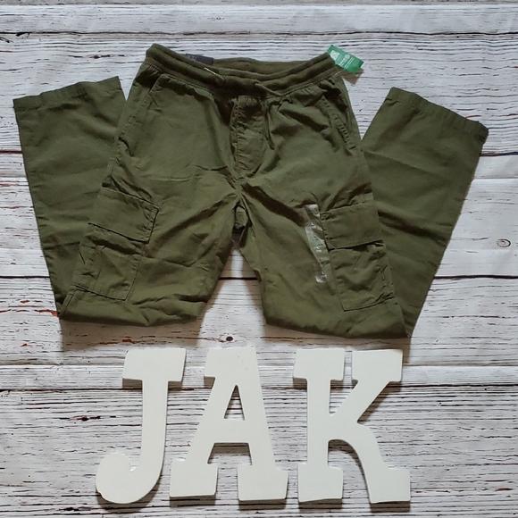 GAP Other - 🆕️ GAP Boy's Green Cargo Bottoms with Relaxed Fit